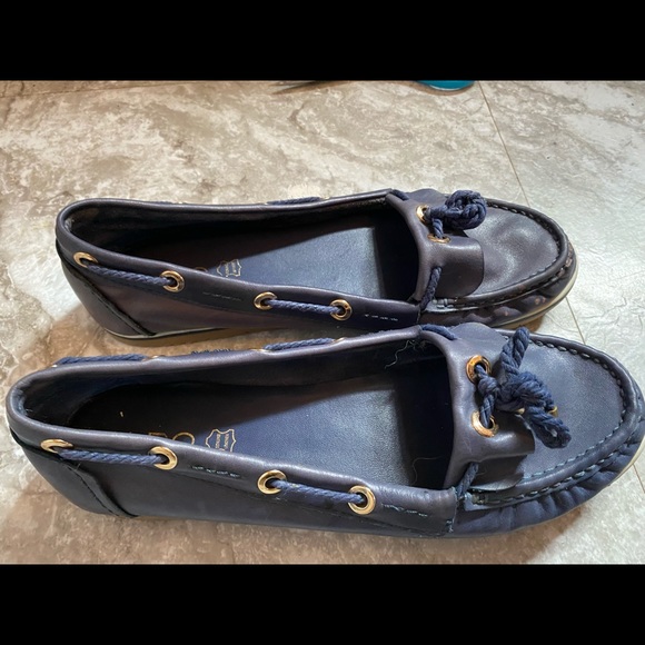 ‘Tis the season to go on the boat with the perfect ALDO sea loafers! Dark Blue! - Picture 4 of 7